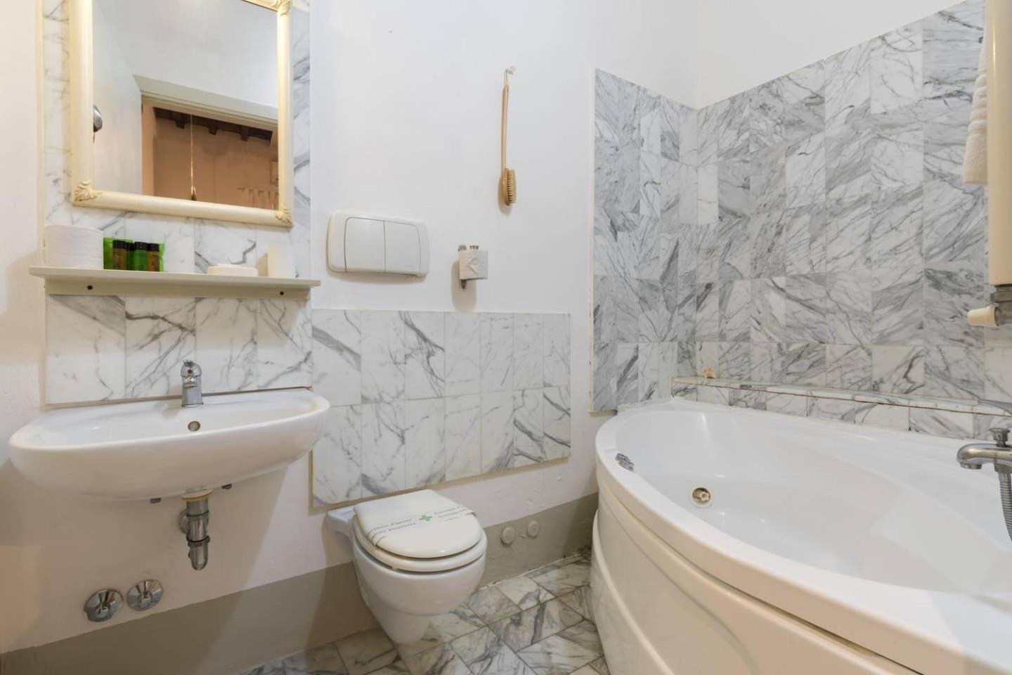 F4 - Santa Croce One Bedroom Flat 2 To 4 Guests Florenţa Exterior foto